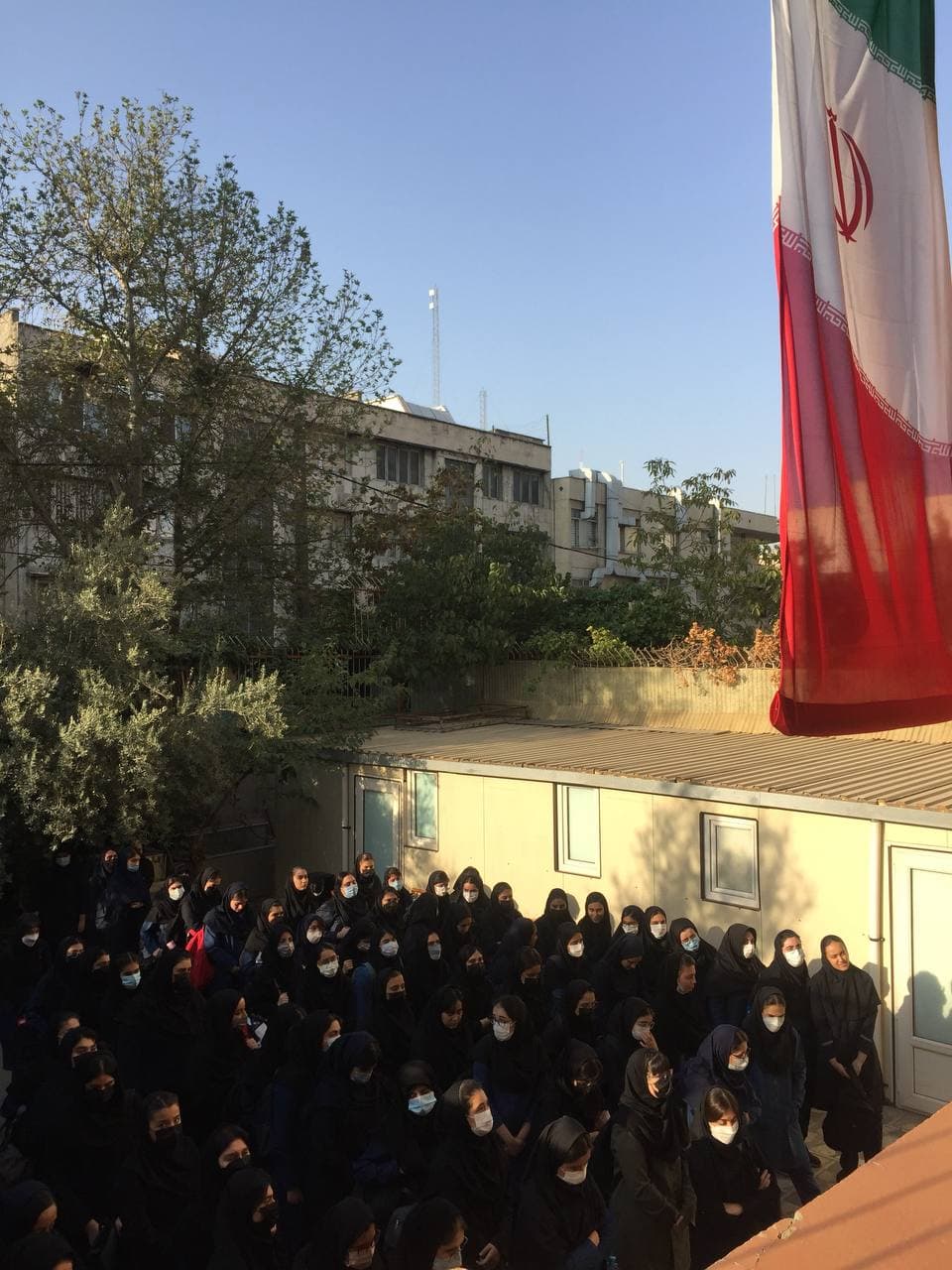 آغاز مهرورزی در دبیرستان دخترانه بهشت